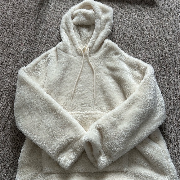 FLUFFY WHITE SWEATER - Size L - Picture 2 of 3